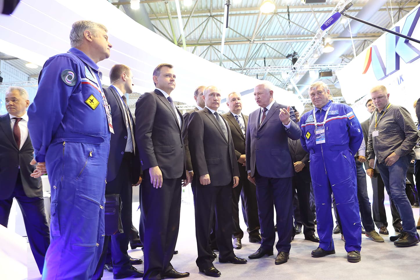 Russian President Vladimir Putin familiarized himself with the progress of the MC-21 program during the MAKS-2017 airshow